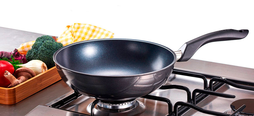 Как подготовить новую сковороду к использованию: чем обработать и как .